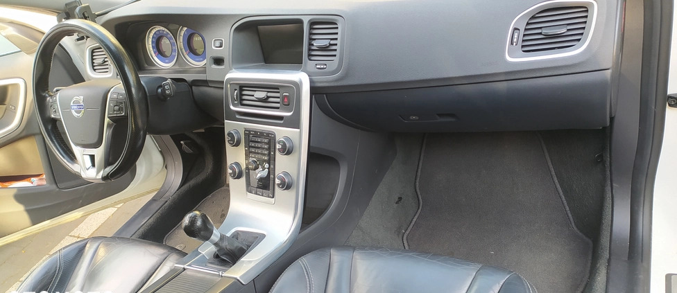 Volvo V60 cena 36900 przebieg: 222000, rok produkcji 2011 z Łódź małe 79